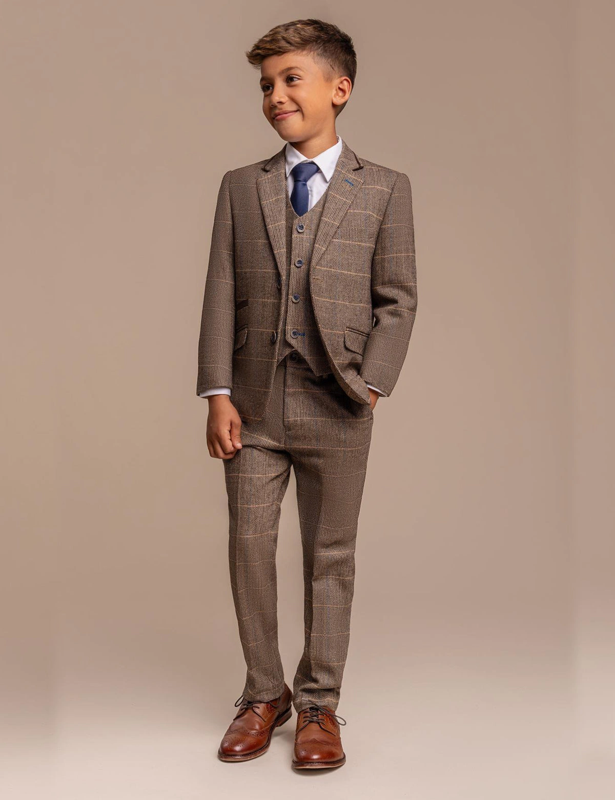 ALBERT BROWN CHECK TWEED JUNGEN ANZUG: Klassisch stilvoll, perfekt für kleine Gentlemen.